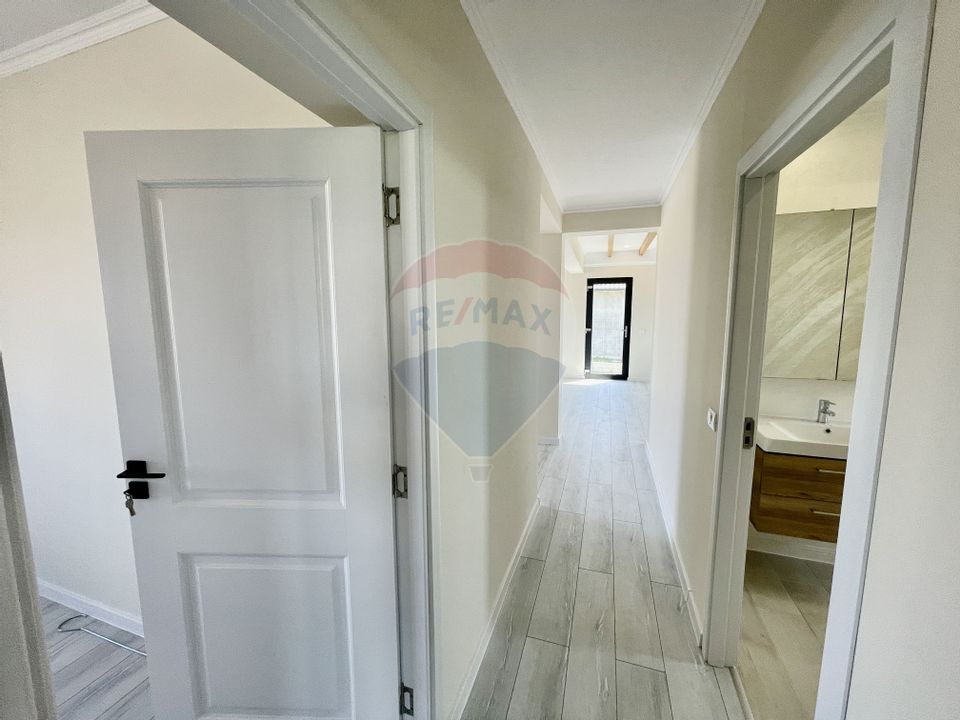 Casă / Vilă cu 3 camere de vânzare în zona Vest