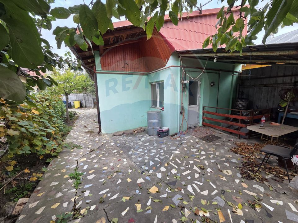 Ansamblu casa de locuit, hala productie ,spatiu de birouri si teren