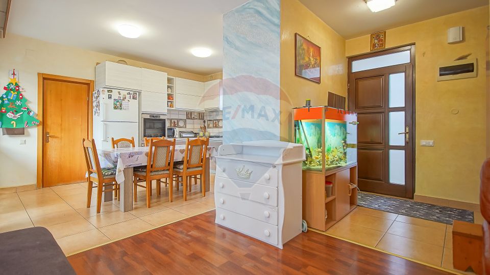 4 room House / Villa for sale, Tractorul area