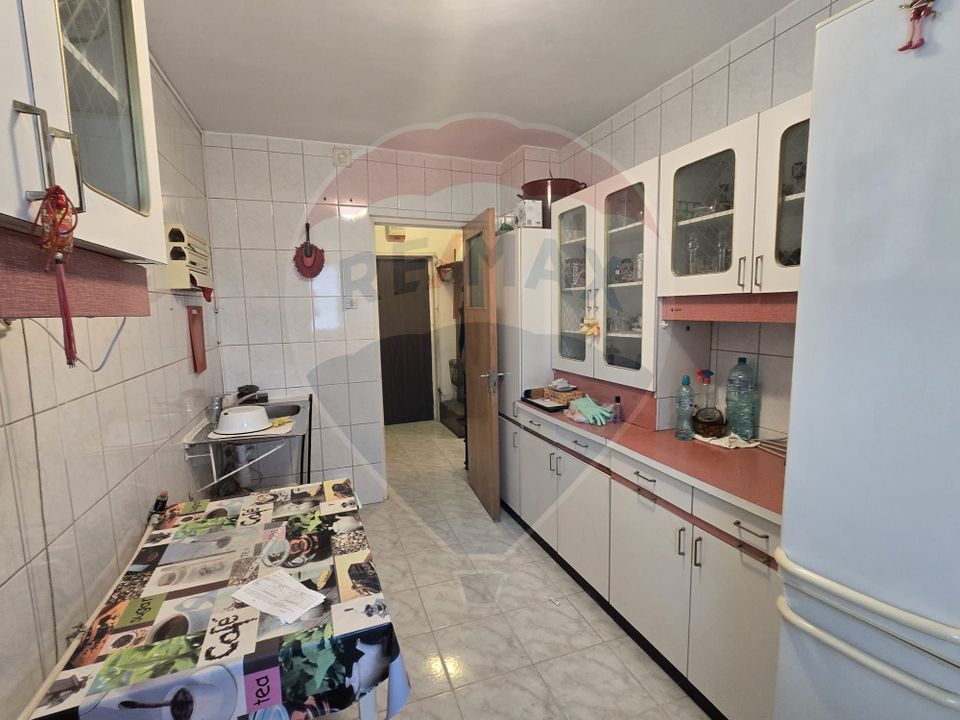 Apartament cu 3 camere de vânzare în zona Bucur Obor