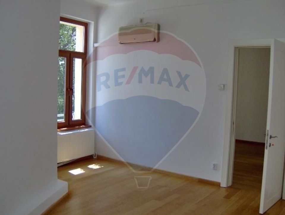 Apartament 6 camere decomandat