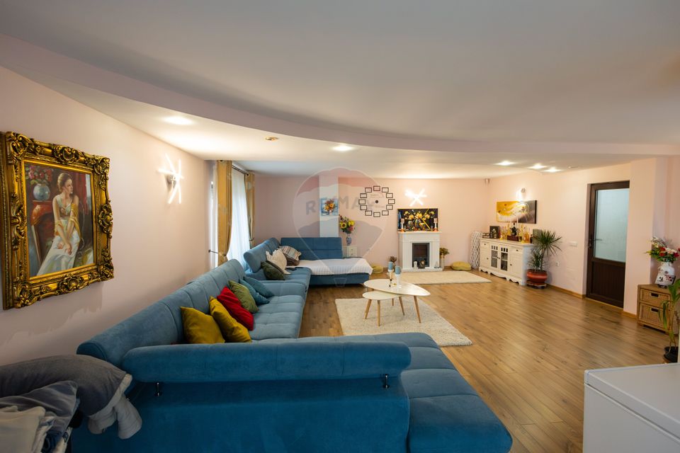 Casa spatioasa de vanzare