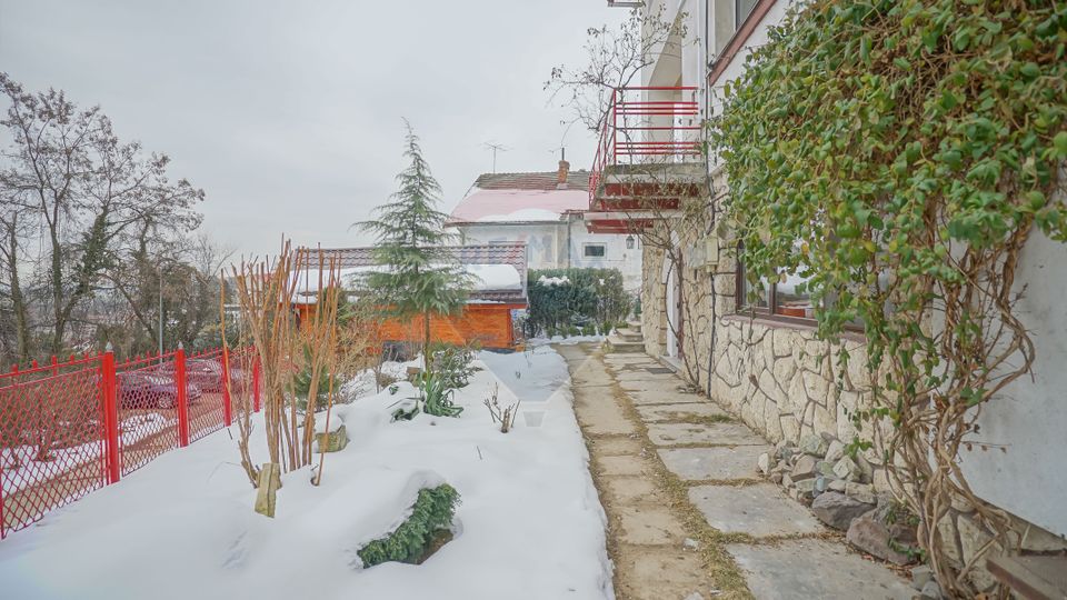 Apartament cu 3 camere în casă cu grădină Drumul Poienii