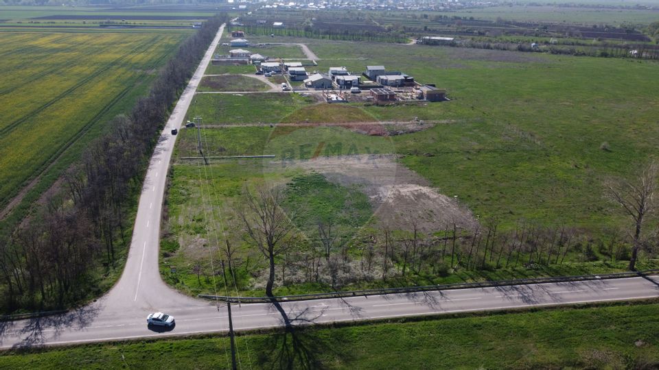 Teren Vanatori ( zona in plina dezvoltare )