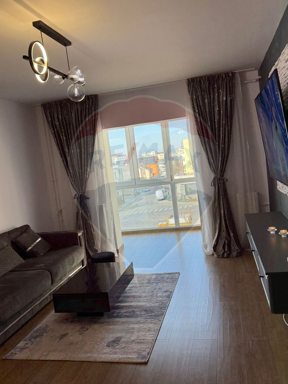 de inchiriat 3 camere, 70 mp, ultrafinisat, 3/4, centrala