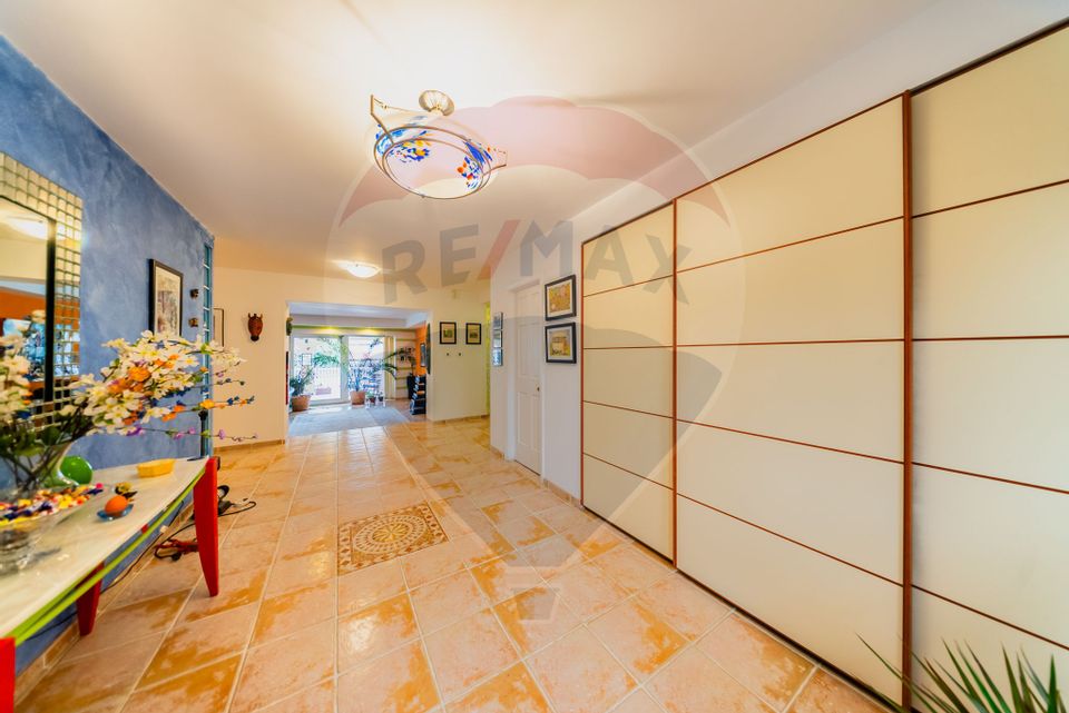 Vilă cu 4 camere de vânzare 921 mp zona Subcetate,Arad
