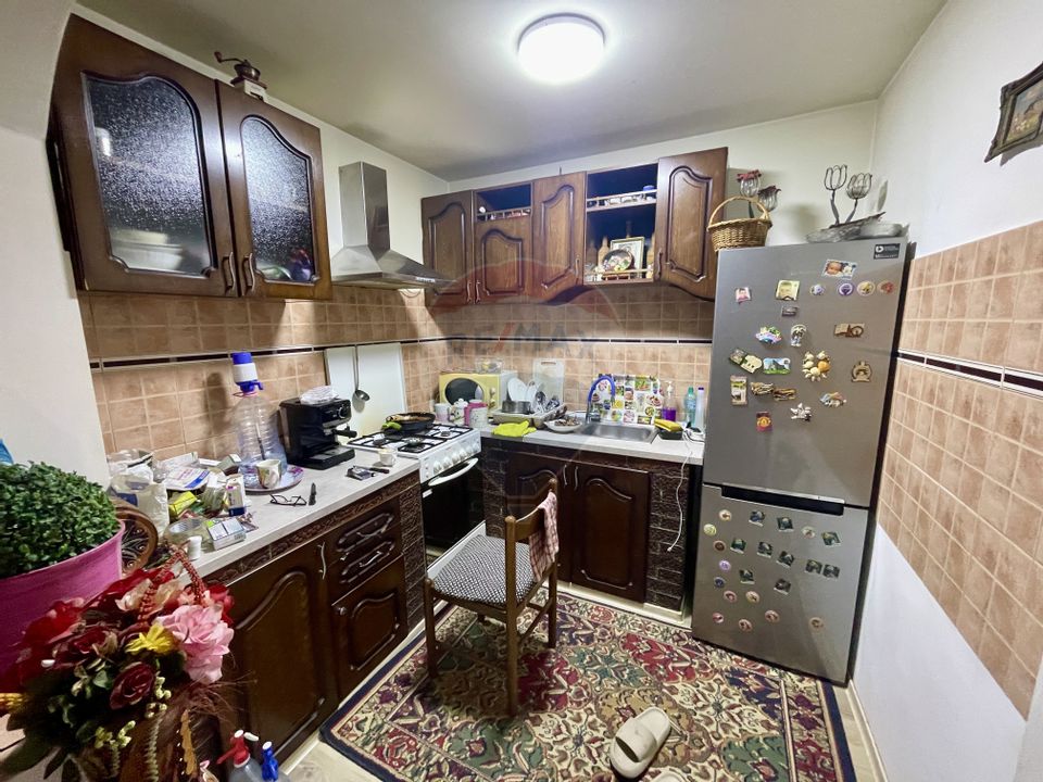 6 room House / Villa for sale, Vest area