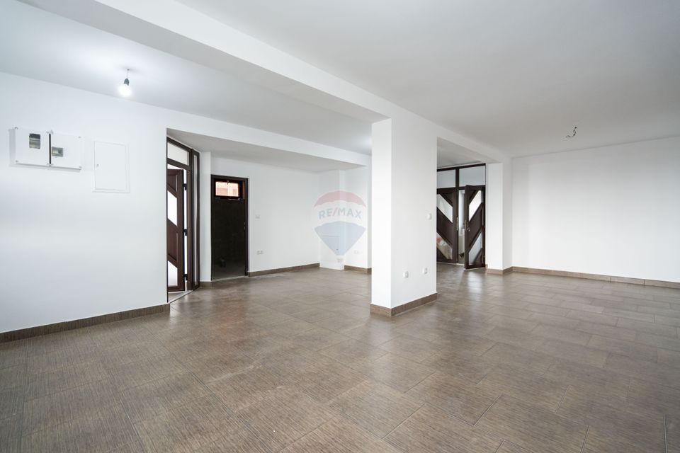 De vânzare casă cu 5 camere, teren 1000 mp Oncea, Calea Bihorului