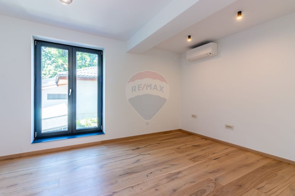 8 room House / Villa for sale, Lacul Tei area