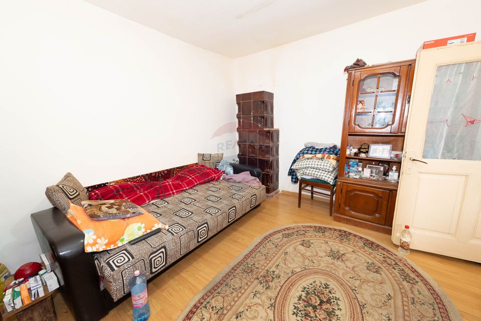 Casă de vânzare si teren 266mp în zona Giulesti