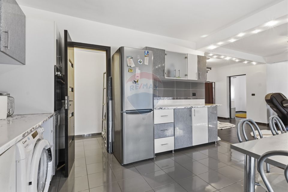 Casă cu 5 camere de inchiriat in Sofronea,Arad