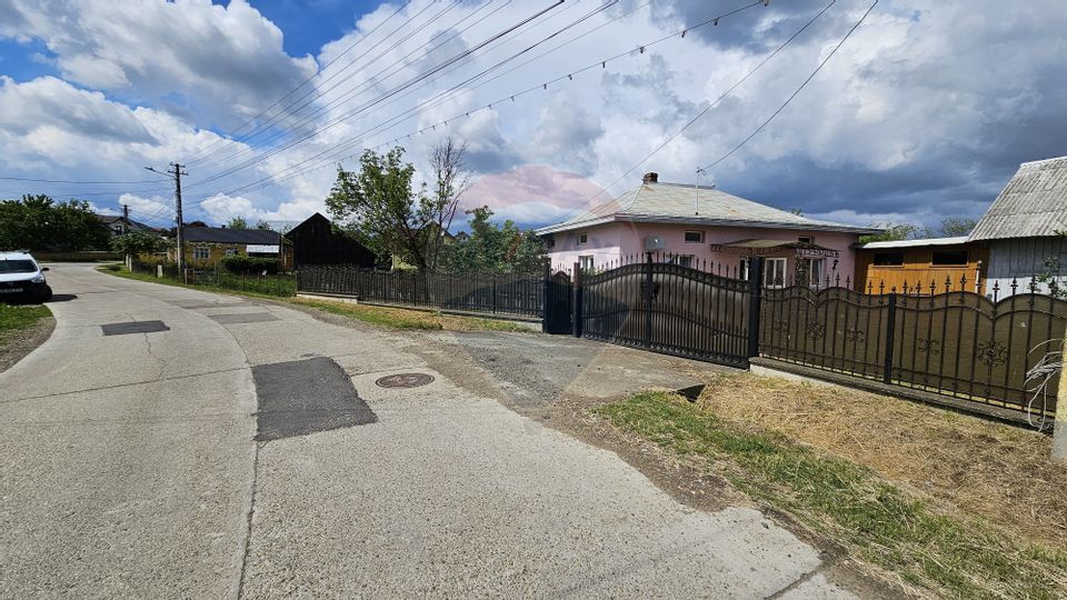 Casă  cu 3 camere, teren intravilan de 1300mp în Ipotești Tișăuți, SV