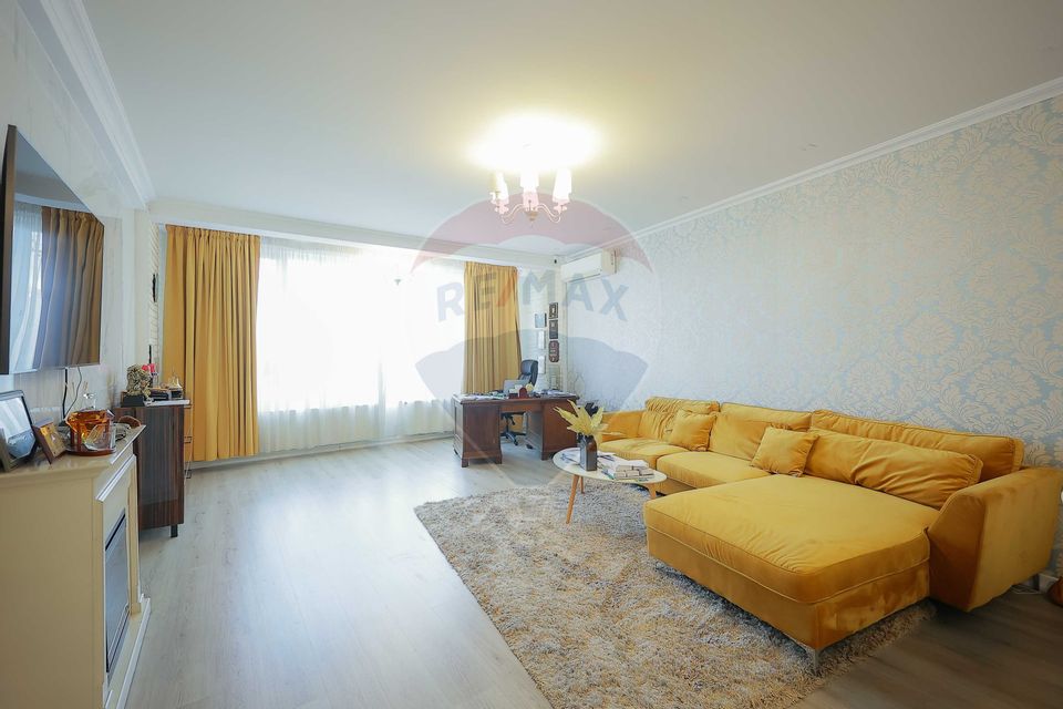 Clădire multifuncțională de vânzare – spațiu comercial + 2 apartamente