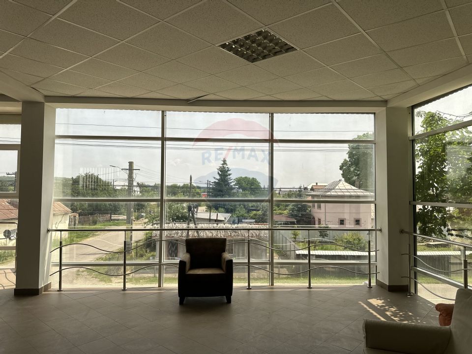 Spațiu comercial de 300 mp de vânzare