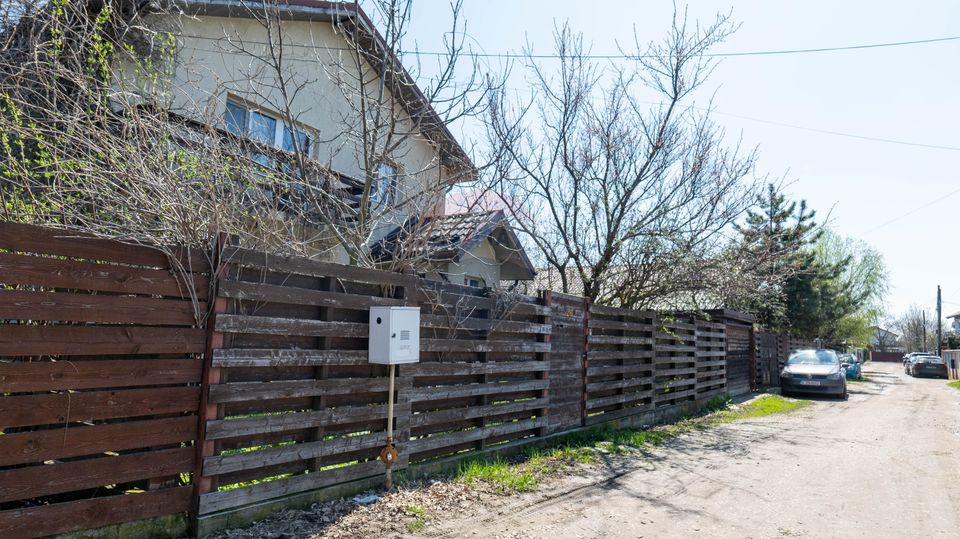 Vanzare vilă Bacu P+1+Pod, livadă, acces rapid A0/A1/Centură