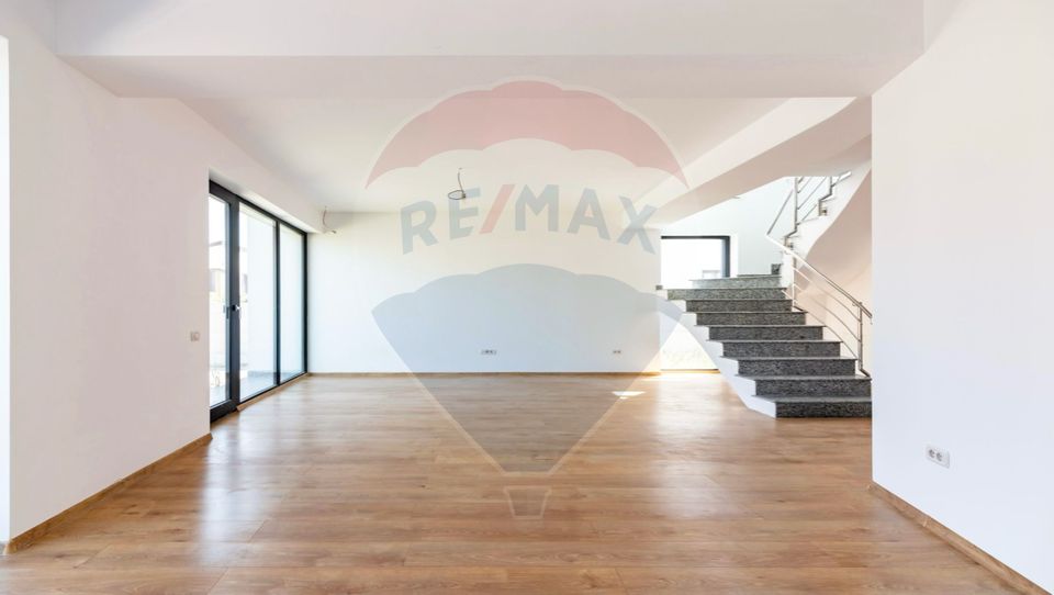 Casă / Vilă de vanzare cu 5 camere, adiacent Martha Bibescu, Mogosoaia