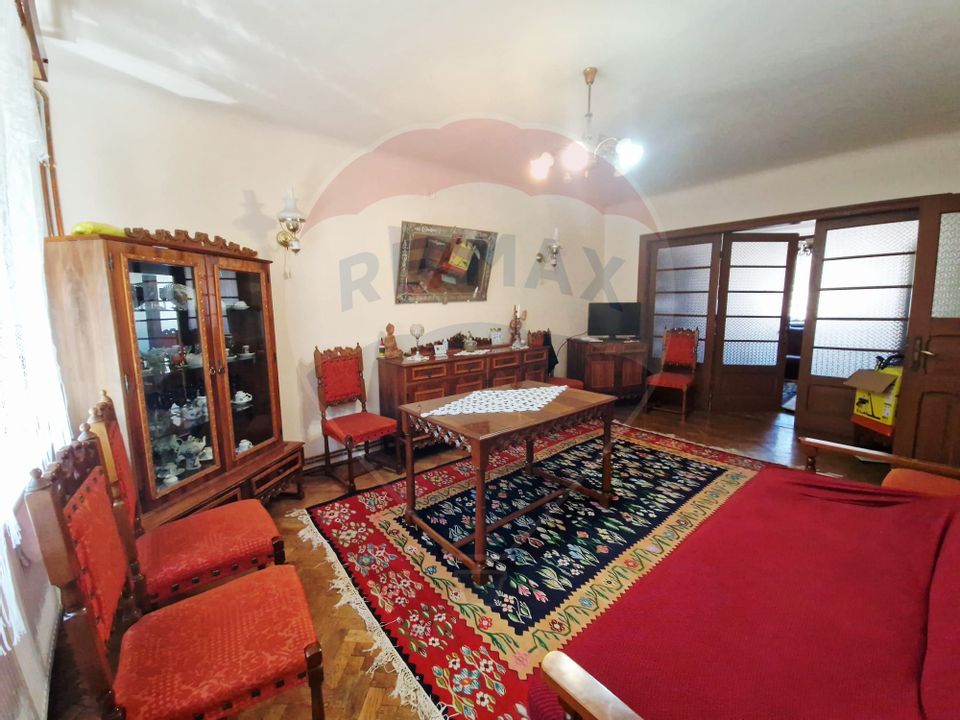 Casă / Vilă  str. Ana Ipatescu S+P+1 , 5 camere , teren - 252 mp