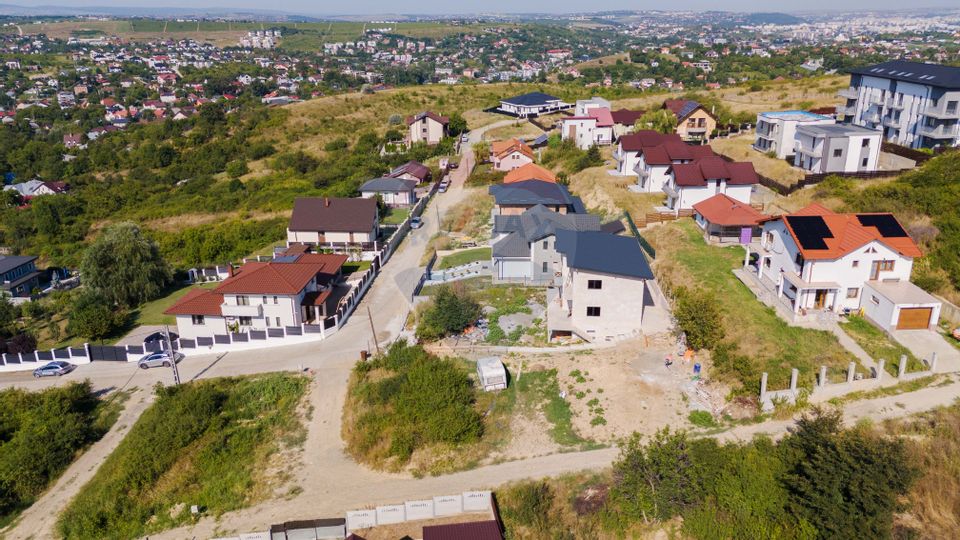 VIlă la Cheie de vânzare, 5 camere,  în Iași zona Mănăstirea Bucium