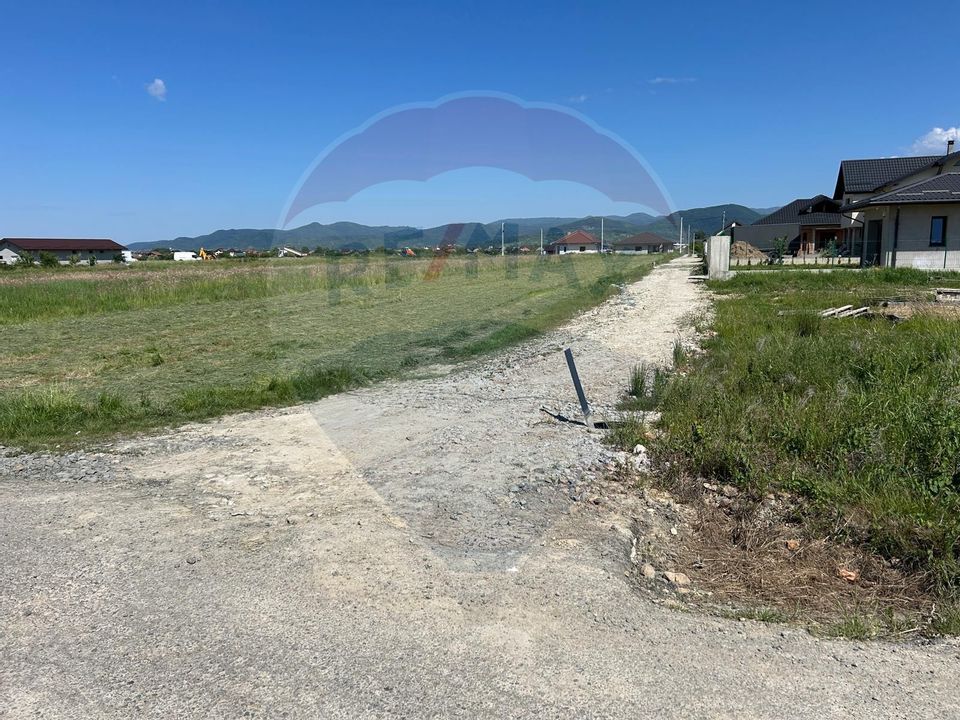 Land 1,800sqm Mocira / None