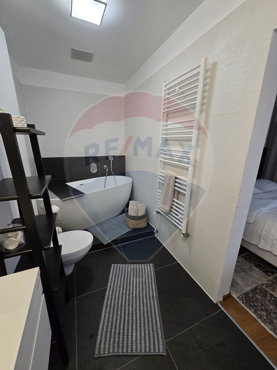 Apartament de lux cu 3 camere de închiriat