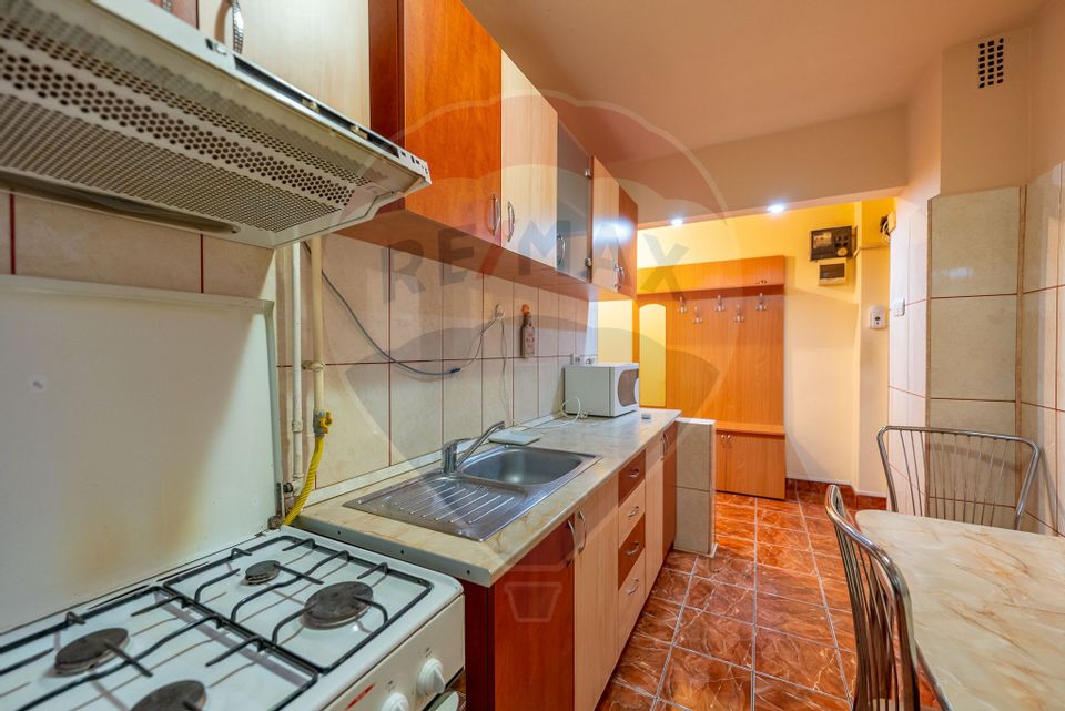 Apartament 2 camere etaj 1, zona Central/Praporgescu , centrala gaz.