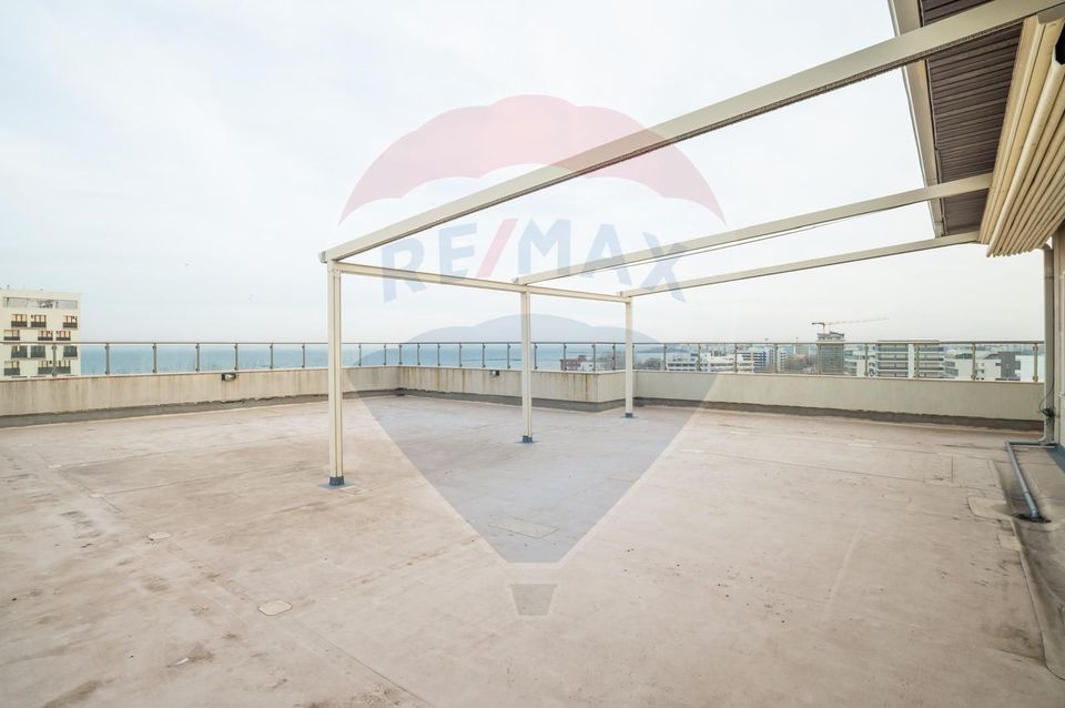 Penthouse de vanzare in Mamaia vedere frontala lac si marea Neagra