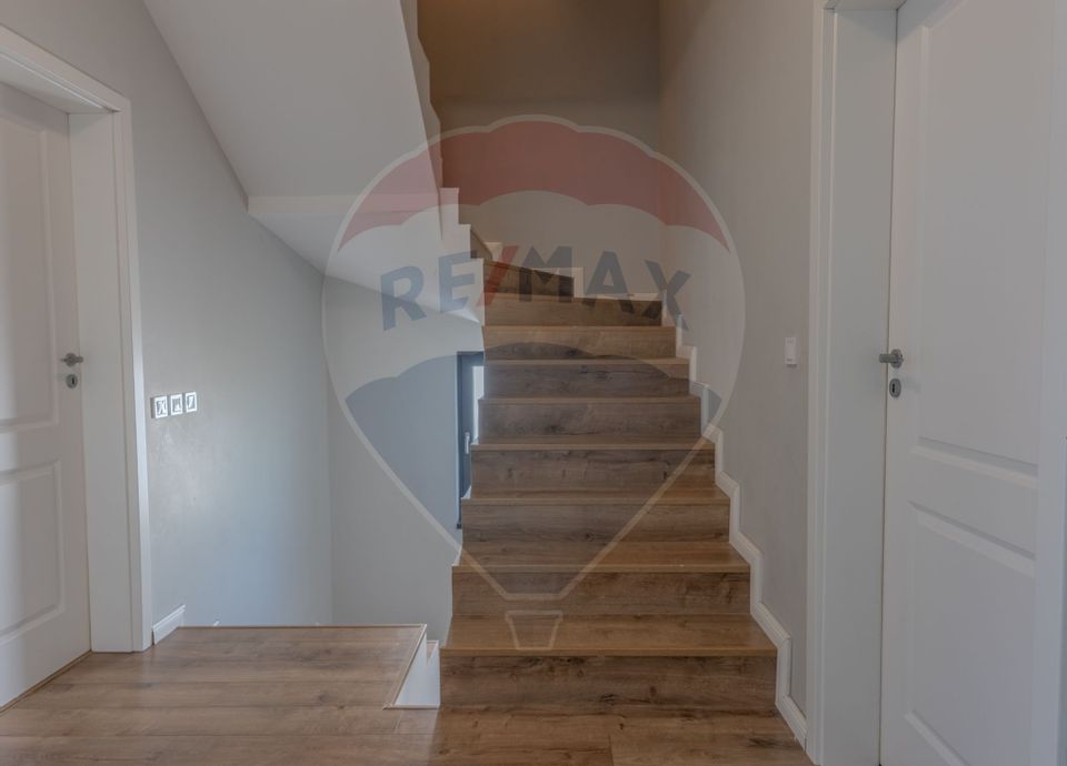 Casă individuală P+1+M mobilată, utilată - Dragomirești Deal