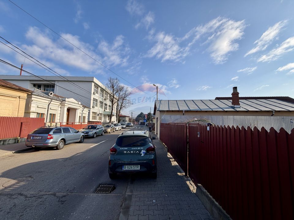 Casă / Vilă cu 4 camere de vânzare în zona Central