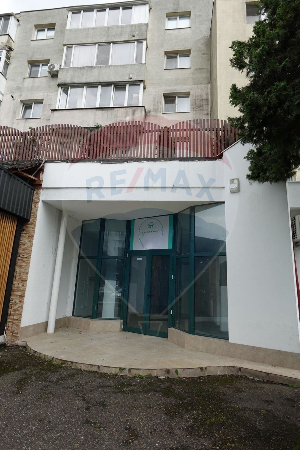 67sq.m Commercial Space for rent