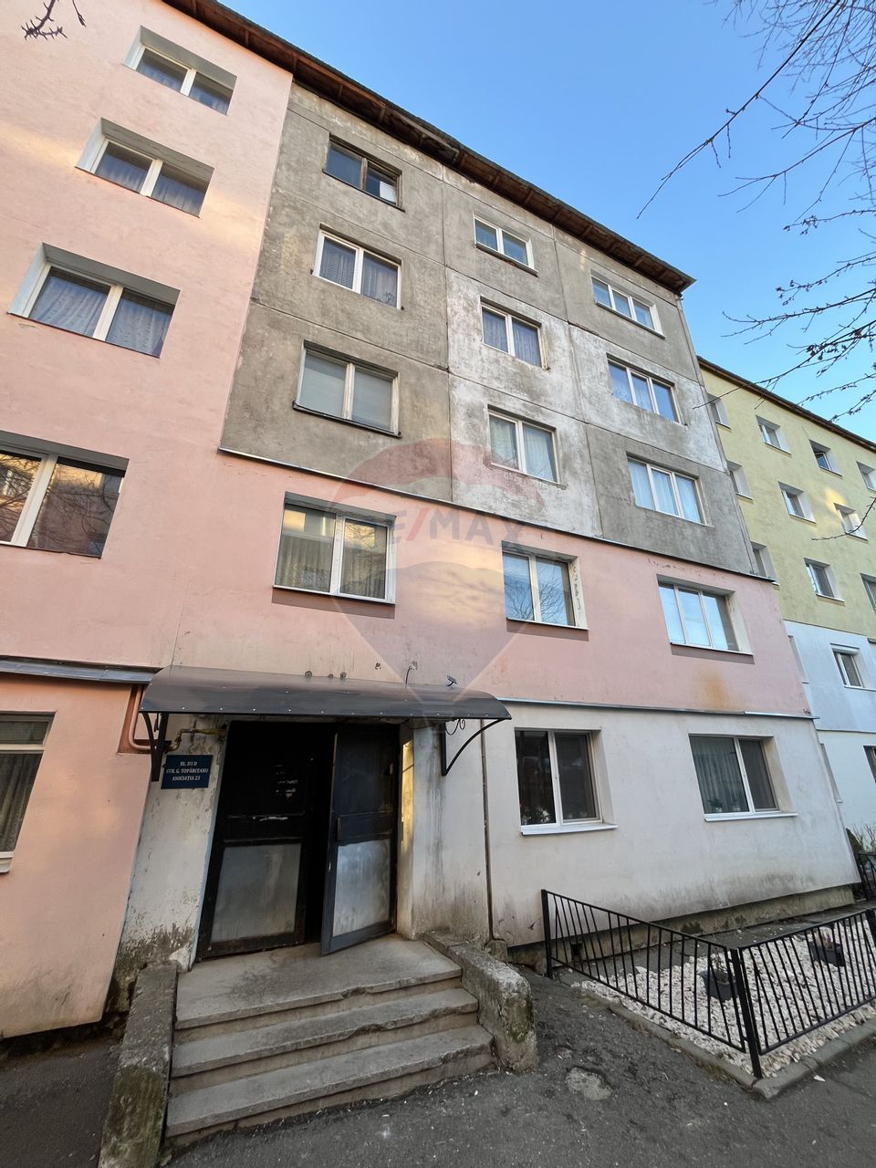 Apartament cu 4 camere de vânzare in Câmpulung