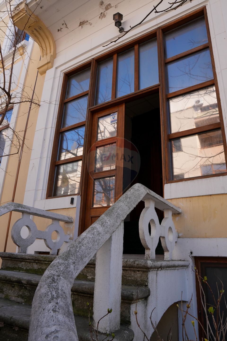 Vila cu 18 camere de vanzare in zona Peninsula