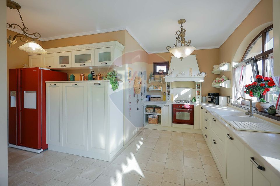 Casă / Vilă cu 5 camere de vânzare în zona Dealuri Oradea