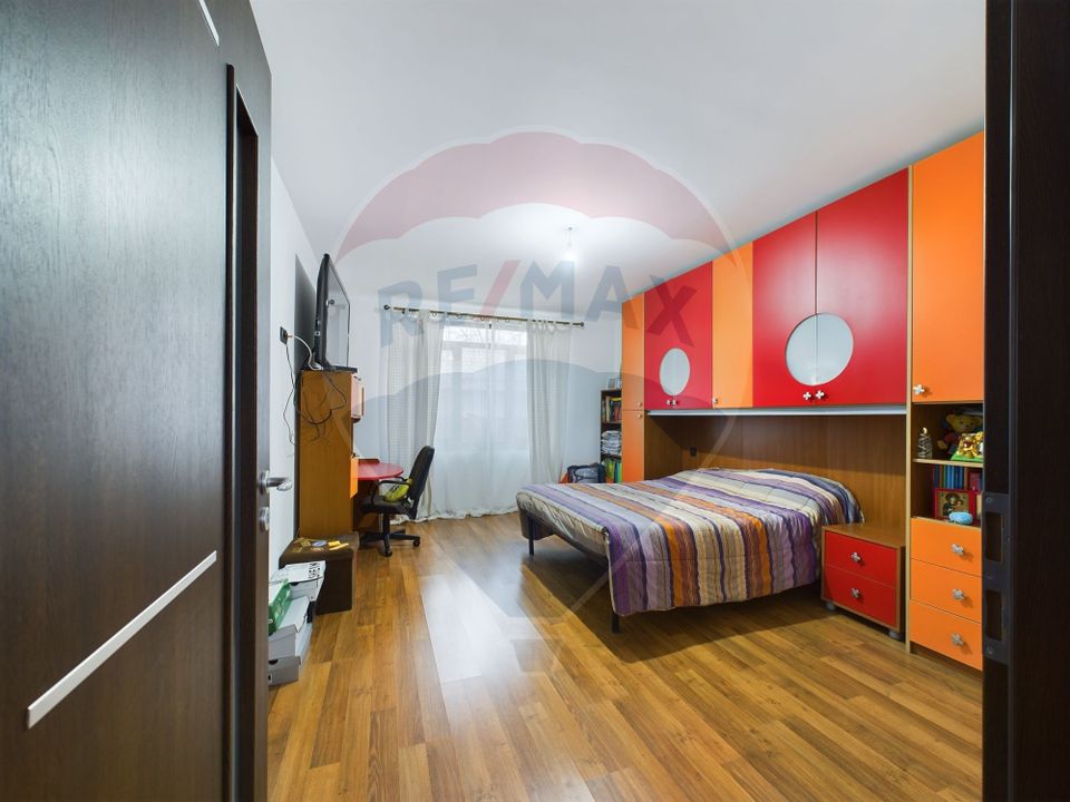Vila cu 6 camere, teren 1200mp de vanzare- Varasti, la 4 km de Berceni