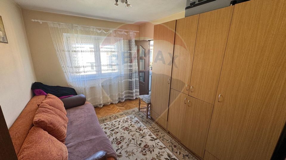 De vanzare: apartament cu 4 camere in zona ultracentrala
