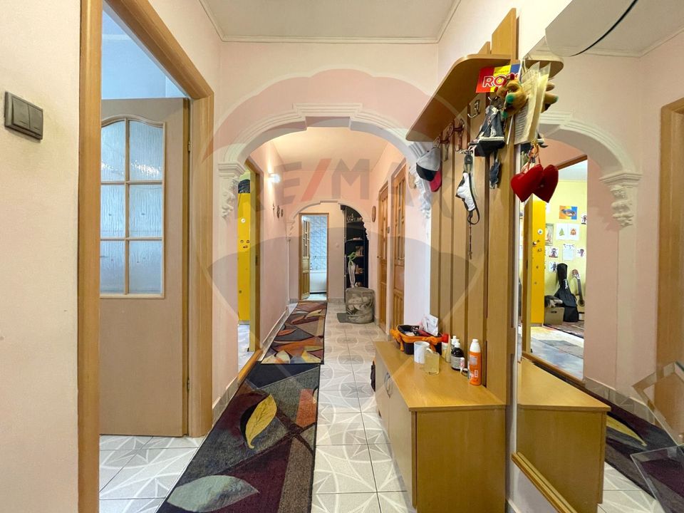 REZERVAT !  Apartament cu 3 camere de vânzare în Răcădău