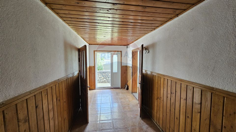 Casă  cu 3 camere, teren intravilan de 1300mp în Ipotești Tișăuți, SV