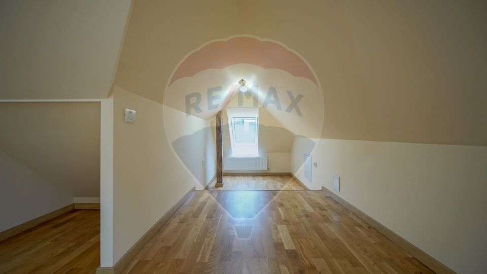 Apartament cu 4 camere | Ultracentral | Lux | Priveliste | Parcare