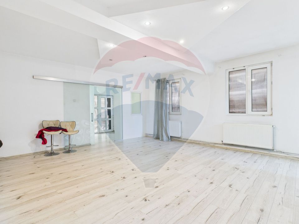 Casa / Spațiu comercial cu 5 camere si 300mp curte, in Bd. Gloriei