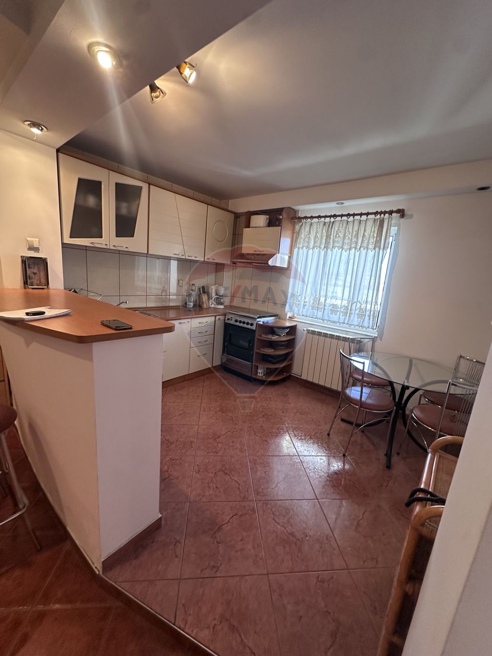 Apartament cu 3 camere de vânzare în zona Baneasa