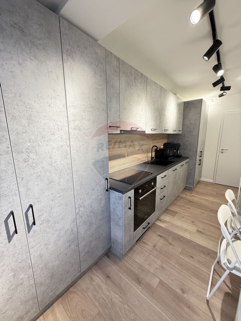 Apartament cu 4 camere de închiriat în zona Giurgiului