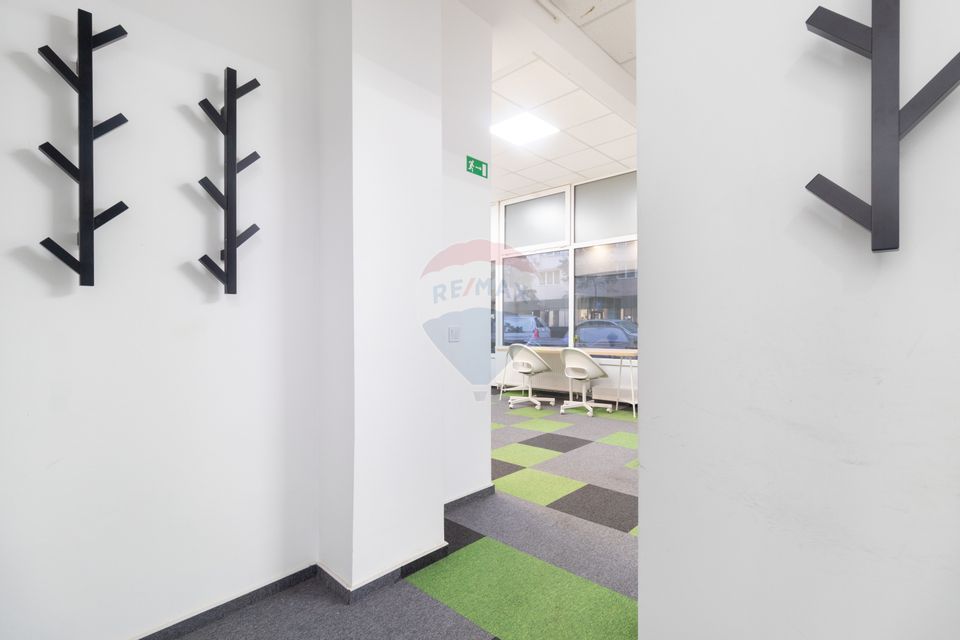 Commercial space with showcase, Gara de Nord train station