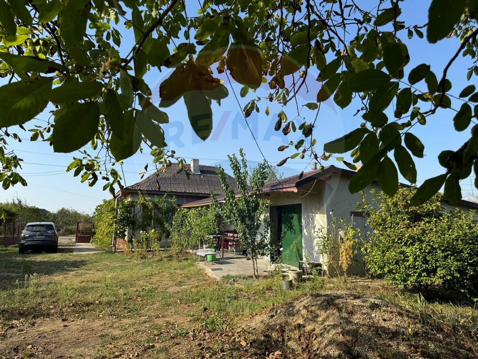 Casa cu teren - oaza de liniste - in Coltirea