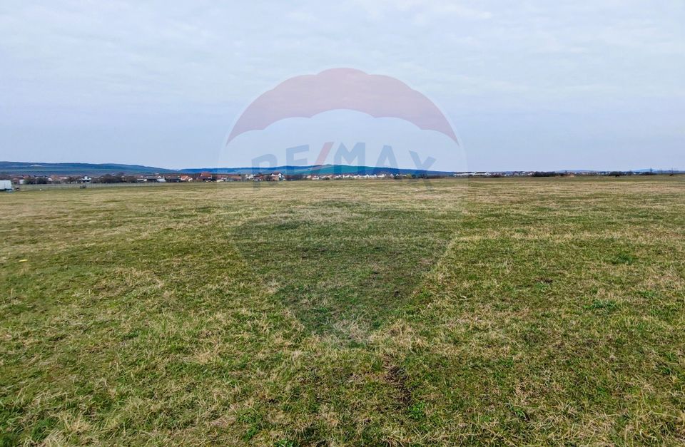 Land 4,900sqm Sura Mica / Strada Dupa suri