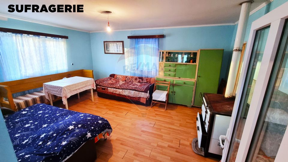 De vanzare casa traditionala, teren mare si potential turistic ridicat