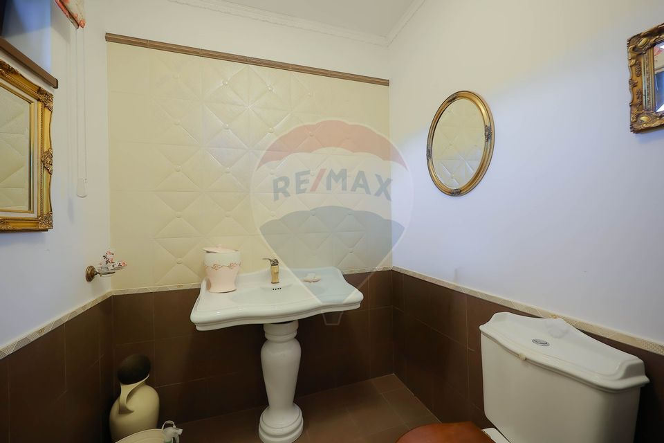 Casă / Vilă cu 5 camere de vânzare în zona Dealuri Oradea