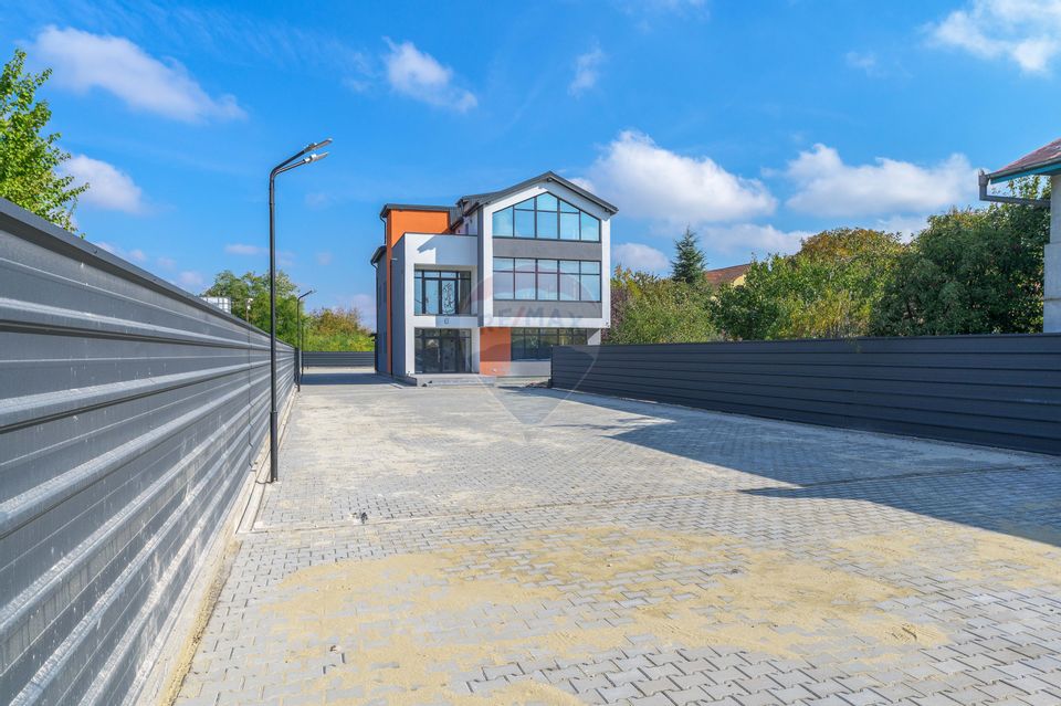 410sq.m Commercial Space for rent, Central area