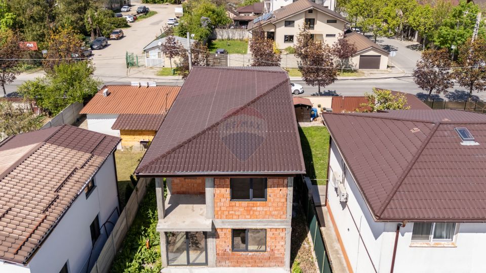 Casa / Vila la rosu in Chitila / Strada Rudeni - teren 264 mp