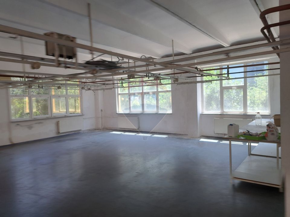 Spațiu generos 1100 mp, compartimentat și open space