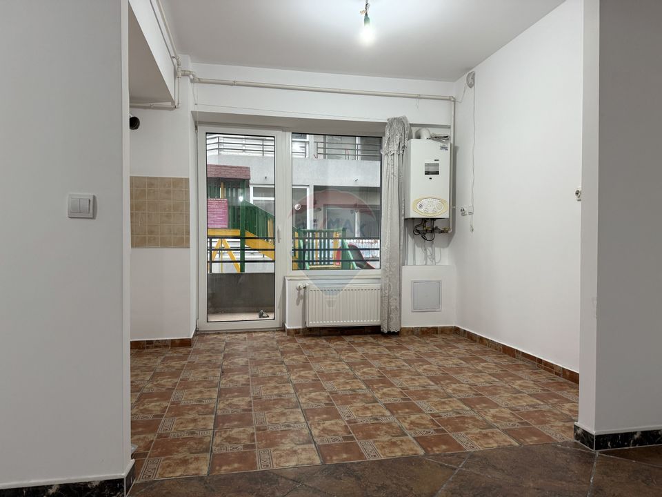 Apartament cu 3 camere de vânzare cu loc de parcare, Calea Bârladului