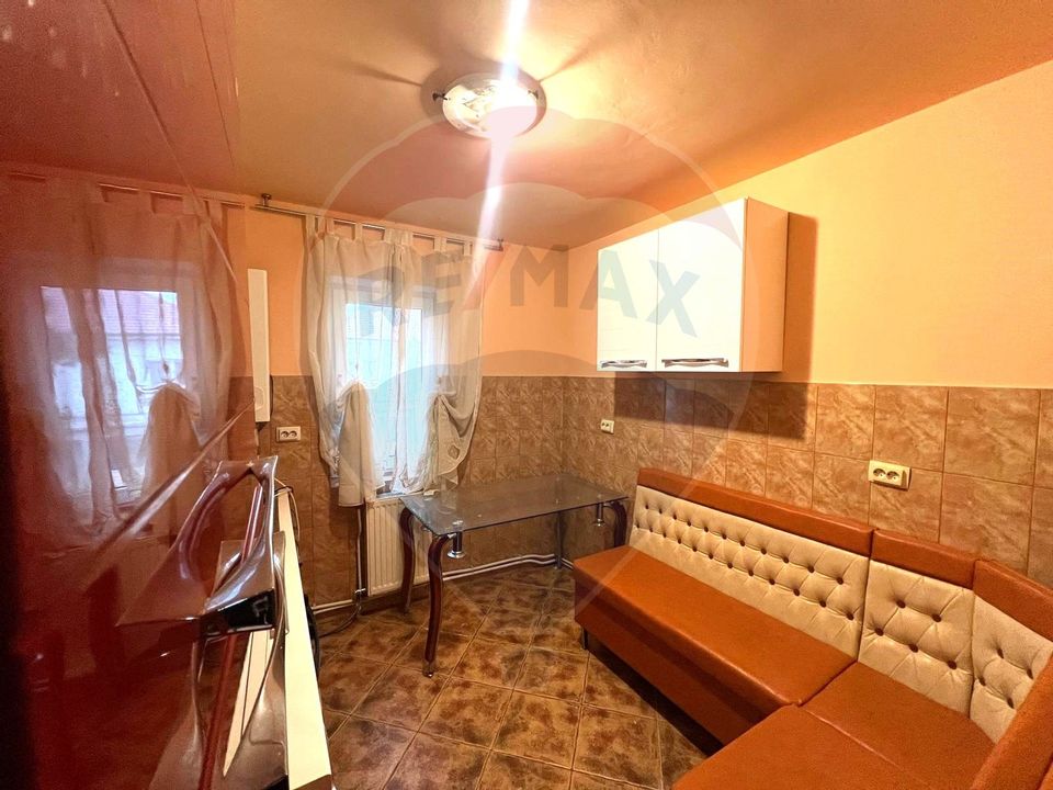 Apartament cu 3 camere de vânzare în comuna Răcăciuni